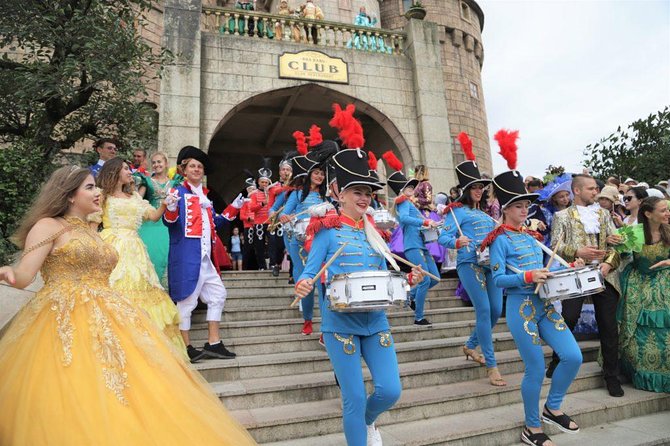 Ba Na Hills with Golden Bridge and Cable Car Daily Tour - Your guide in practice: why Hoang and Nona make the tour easier