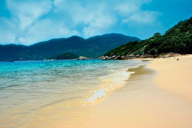 Cham island snorkeling tour - The main event: speedboat island hopping and snorkeling reality