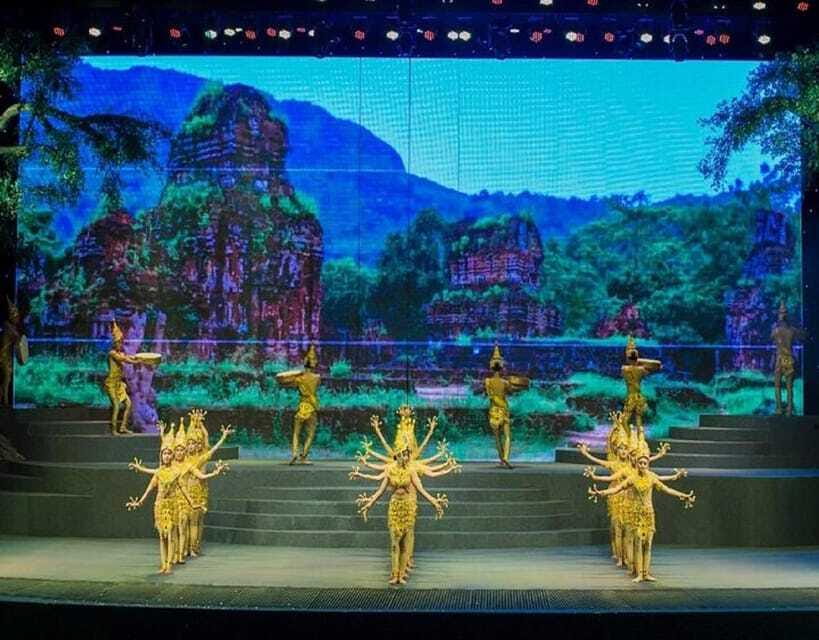 Charming Da Nang Show: Culture, History, Art Vietnamese Show - ChamPa culture at the opening stage: dancing as a cultural introduction
