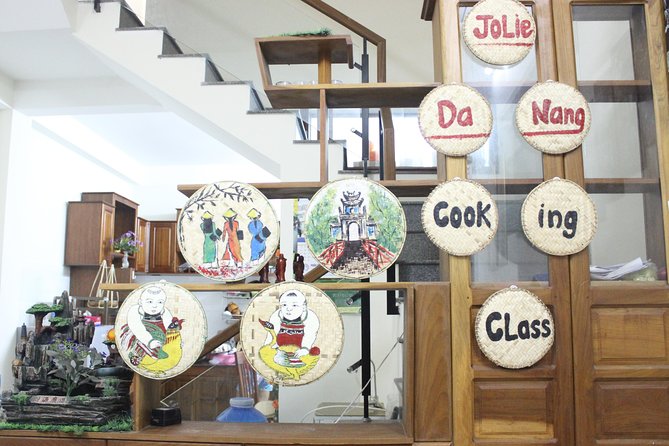 Da Nang Authentic Home Cooking Class - Your hosts and the small-group feel (how it changes the experience)
