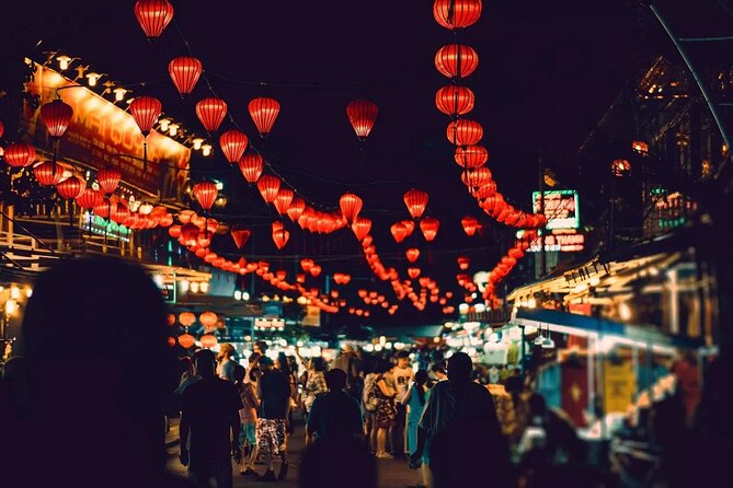 Da Nang By Night: Seafood dinner, night market and cruise trip - Han River cruise (45 minutes) with live music: the calm part of the evening