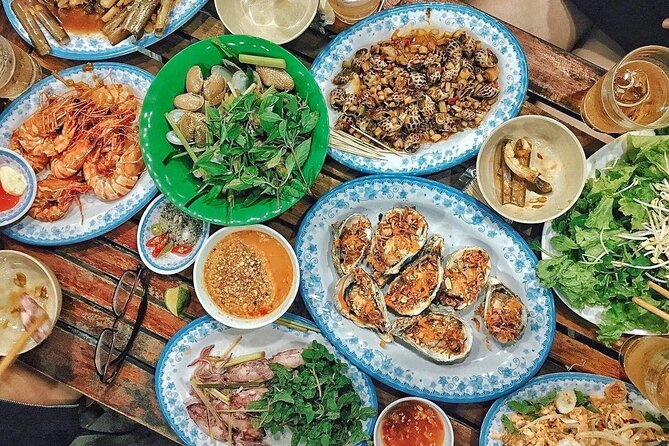 Da Nang By Night: Seafood dinner, night market and cruise trip - The “Da Nang icons” route: Han Bridge, Love Bridge, APEC Park, DHC Marina