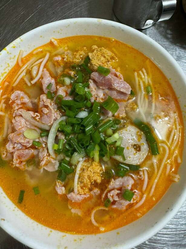 Da Nang City Street Food Private Tour With Local Students - Scooter street food in Da Nang: why this format makes sense