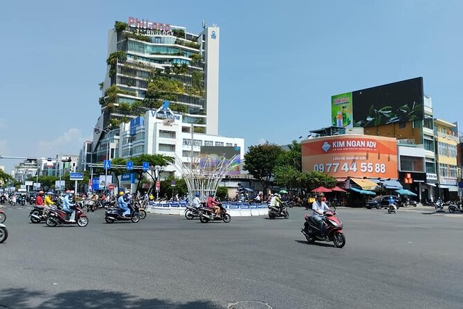 Da Nang Food Tour Motorbike & Sightseeing By Ao Dai Lady Rider - Your guide and rider: why English support matters on a motorbike tour