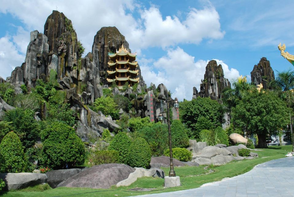 Da Nang : Lady Buddha - Marble Mountains - Am Phu Cave Tour - The guides: what helps the experience click