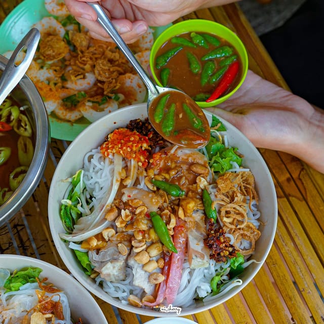 Da Nang: Local Street Food Walking Tour - Guide energy matters more than you think (David, Lyn, Leo, Allie, Mia, and Leo again)