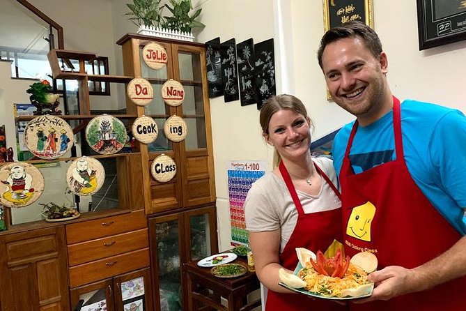 DaNang Farm-to-Table Cooking Class with Market and Coffee Tasting - Guides in English and French: the advantage of asking real questions