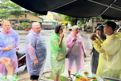 Danang Food Tour With Local Students - Hai Chau Street Snacks: Bánh Bèo, Nem Lụi, and Chè
