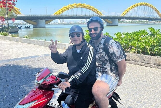 Danang Food Tour With Local Students - Son Trà Night Market Walk for Souvenirs and More Bites