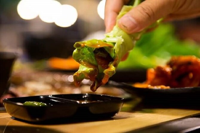DaNang Night Foodie Tour-Sighseeing with Aodai Lady Rider Private - Street food tasting: how the 5-dish vs 7-dish menus feel