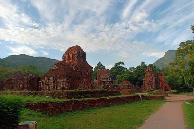 Early My Son tour/transfer and tour start from 8 a.m - Getting There by A/C Vehicle from Da Nang