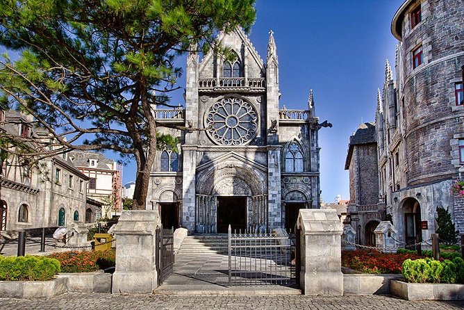 Golden Bridge & Ba Na Hills 1 Day including buffets lunch & 2 ways Cable Car - Lunch on the hills: simple, practical, and timed for the day
