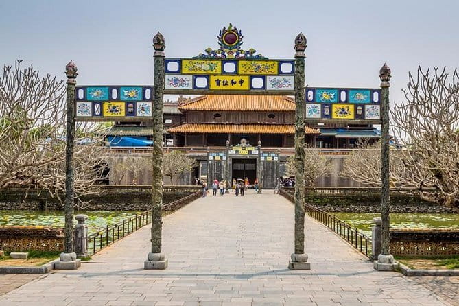 Guided Private My Son Sanctuary from Hoi An or Da Nang - The Apsara dance performance: why it works with the ruins