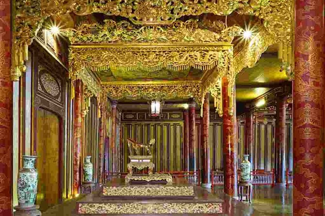 Hai Van Pass and Hue City Sites Deluxe Small Group Tour - Thien Mu Pagoda at 3 pm: Hue’s cultural symbol, placed well in the afternoon