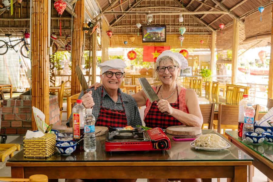 Hoi An: Lantern Making, Basket Boat, and Cooking Class - Cooking Class: Pho Bo, Banh Xeo, Banh Cuon, and Che