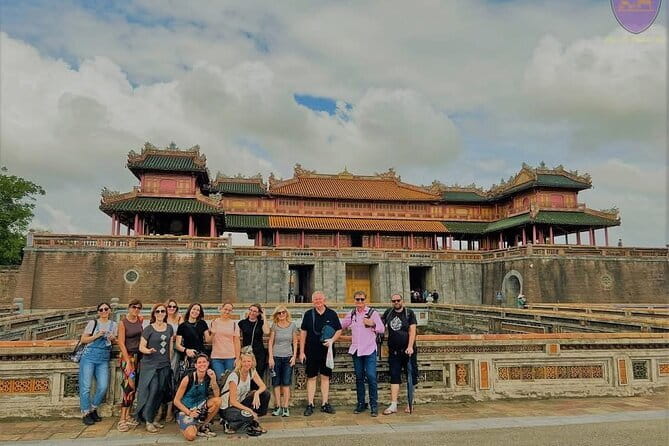 Hoi An Walking Tour, Sampan Boat Trip , Foodie Tour by Night - Night market shopping: time to browse with a guide