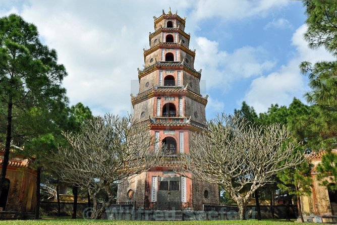 Hue Imperial City Daily Ingroup Tour via Hai Van Pass - Hue Imperial City: Noon Gate and Thai Hoa Palace in context