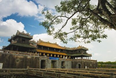 Hue Imperial City Daily Ingroup Tour via Hai Van Pass - Arriving in Hue: what to expect when it’s hot and busy