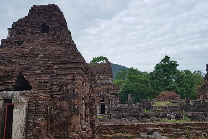 MY SON SUNRISE TOUR to avoid Crowds, Take Nice Photos from HOI AN or DANANG CITY - Group size and guide language: why it affects your experience
