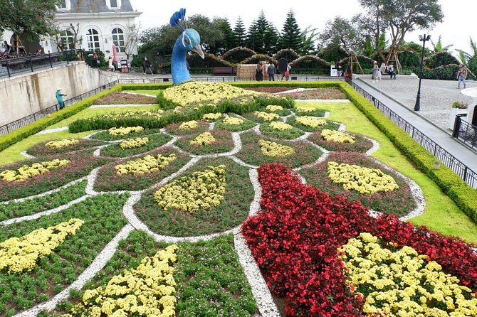 Private guided Sunworld Ba Na Hills & Golden Hands Bridge - The Role of Your Guide: How the Day Stays Under Control