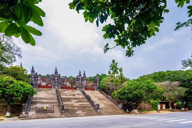 Round Trip: Da Nang/Hoi An – Hue with English-Speaking Driver - Minh Mang Mausoleum: symmetry you can actually see