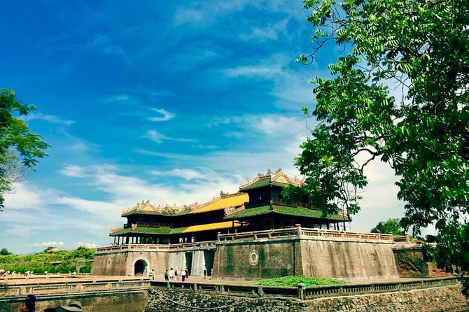 Transfer from Da Nang to Hue - Lang Co Beach is the perfect free break (if you ask)